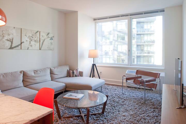 Cityscape Views at Lux 1 Bed/1 Bath in Lincoln Sq. gallery image 3