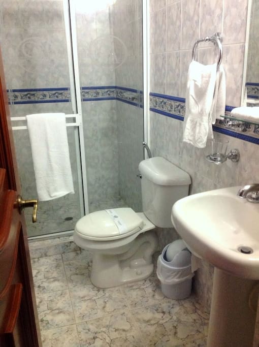 Baño de las habitaciones.