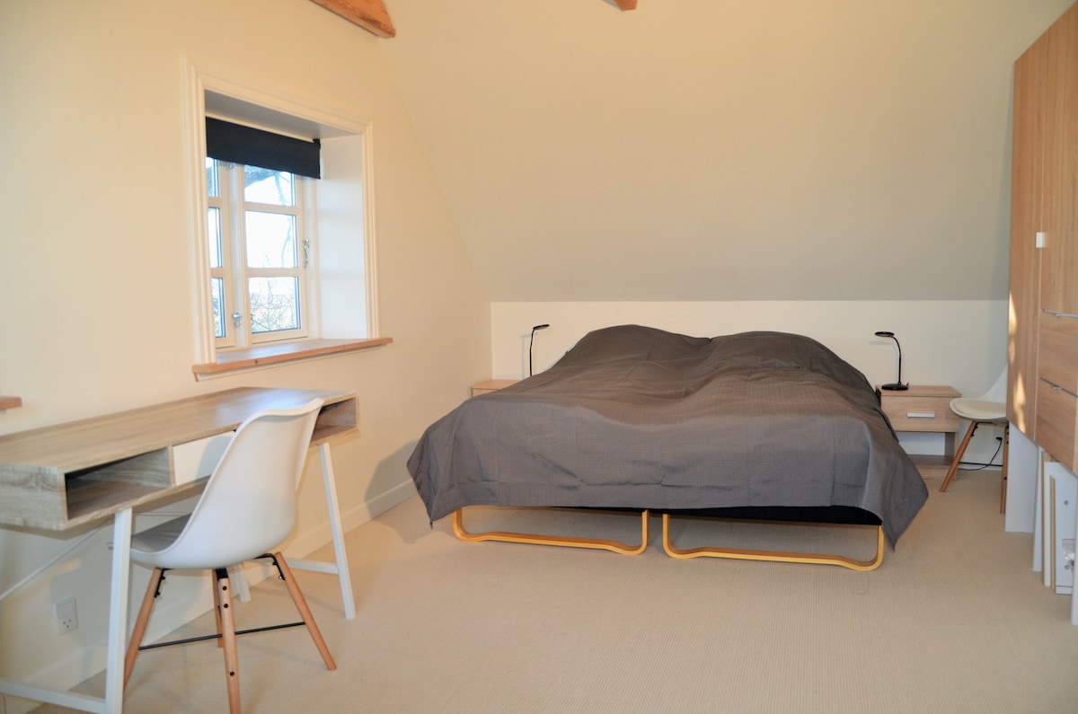 4. spavaća soba: bračni krevet u novom kutu