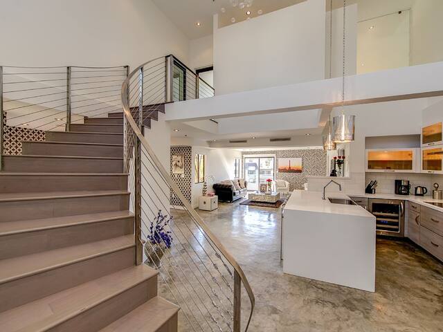 Beverly Hills Penthouse (close to Cedars Sinai)