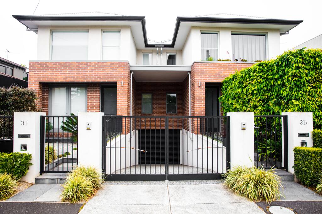 Modern townhouse in quiet location