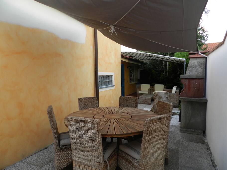 Tavolo pranzo esterno e bbq