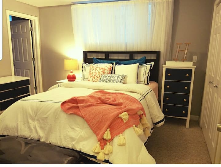 Ოთახი 102, ქვედა დონე/ ბაღი.