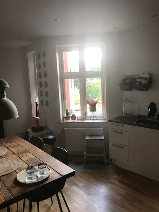 Kitchen-dining area w/ access to roof area