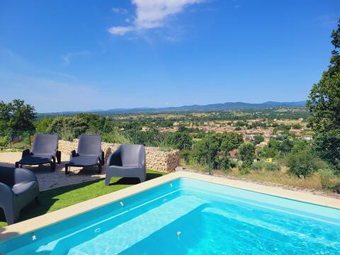 Quiet house with views and pool. Near Vallon