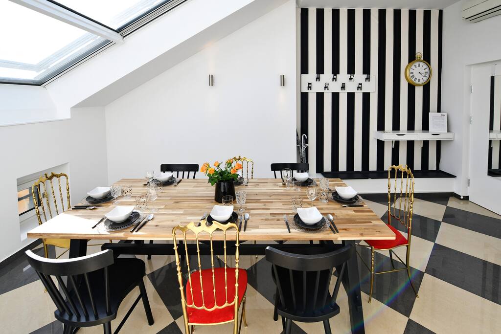 Entree and dining area