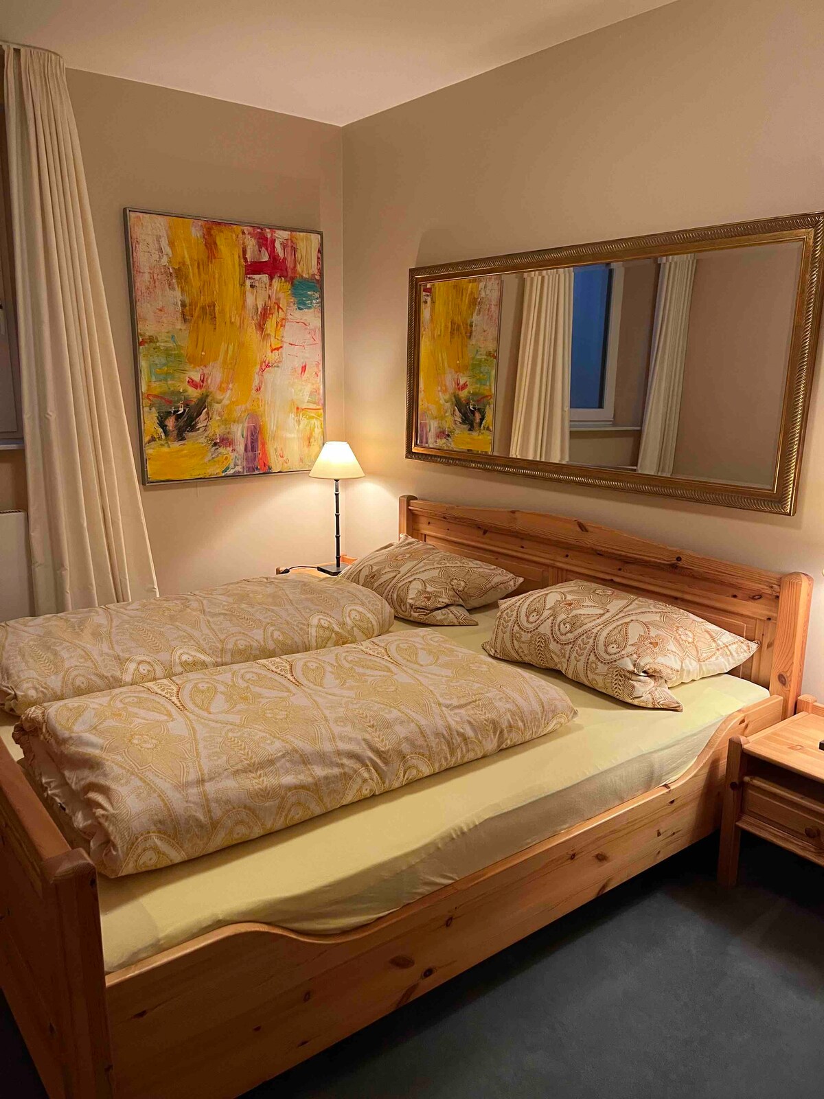 La chambre jaune avec lit double (en bas)