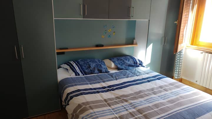 Საძინებელი ორადგილიანი საწოლით