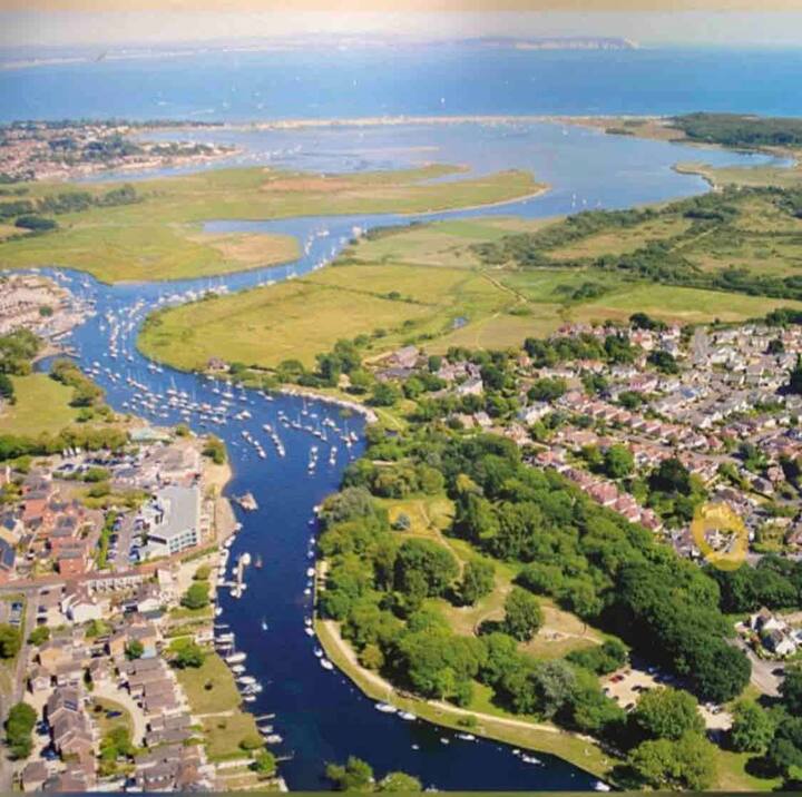 Top 10 Airbnb Vacation Rentals In Southbourne, UK Trip101