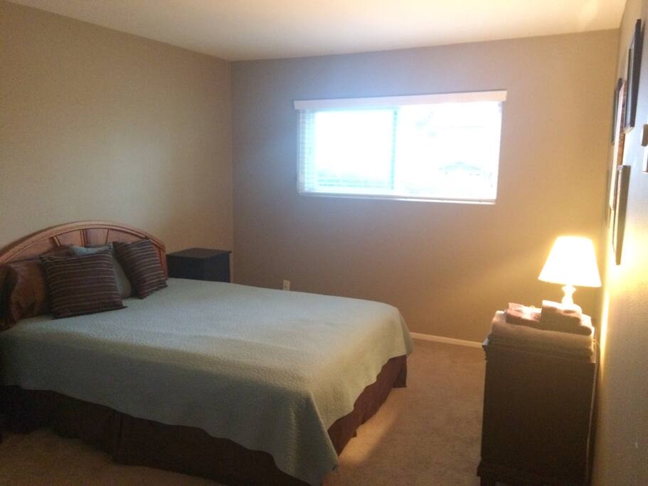 Bedroom - Queen Bed