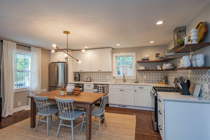 Music Row Honey! Walk to Broadway! Off ST Parking! gallery image 5