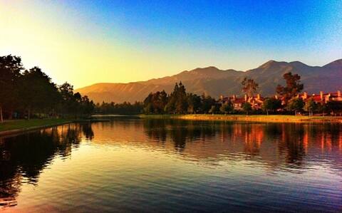 Quiet place by Lake. Mountain view. Dine/Walk/Shop