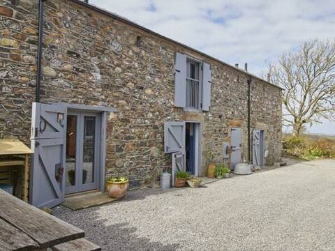 The Mews: perfect for up to 7 adults & 3 children
