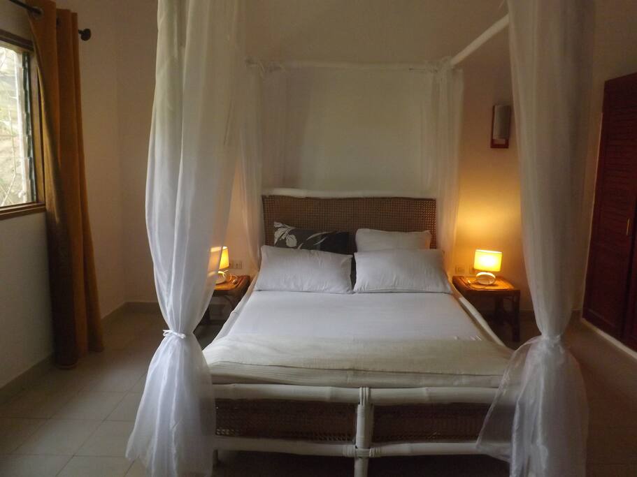 la chambre a baldaquin