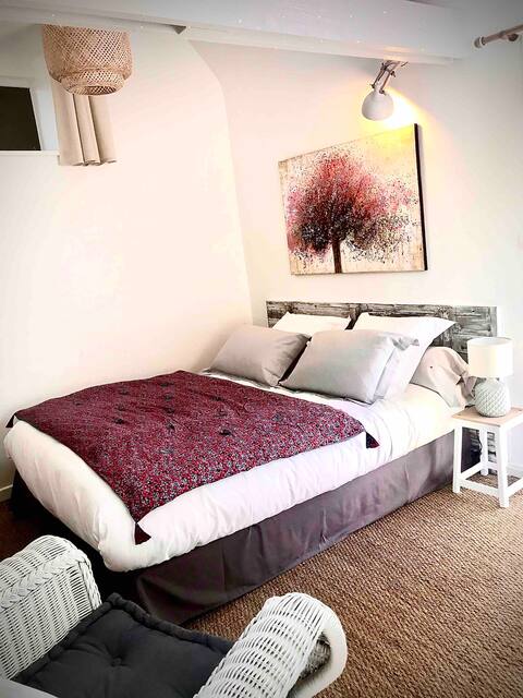 At the edge of the woods, "Cocotte" room