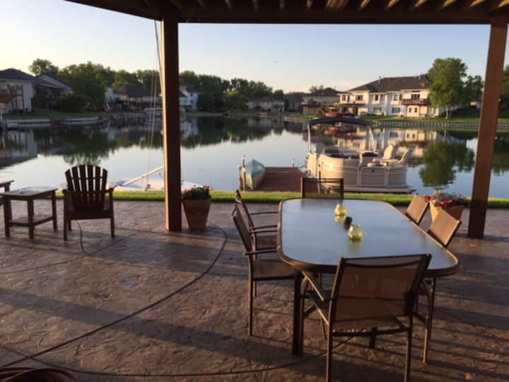 Lakefront Living near Omaha on Carter Lake Guest suites for Rent in