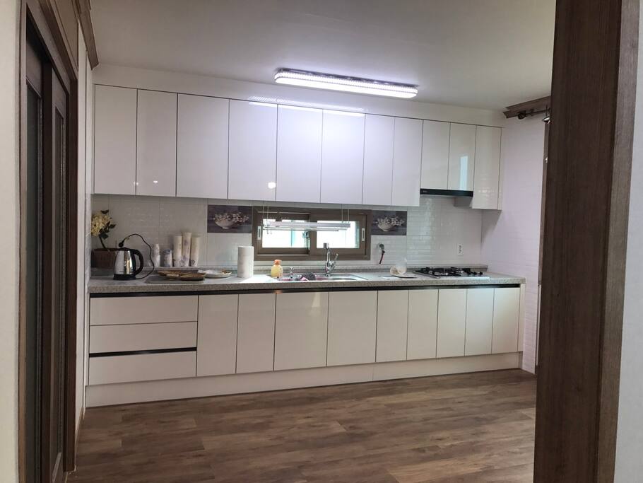 We will moving a new kitchen table and all the new
furnitures next week