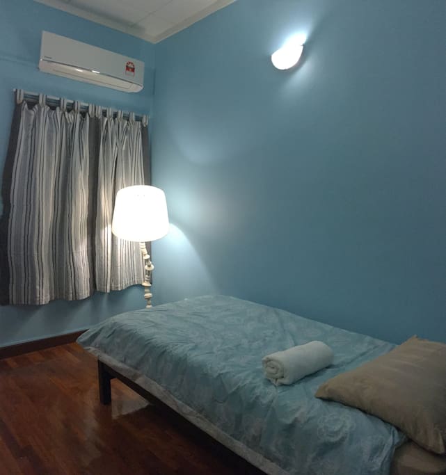 Skyblue Room (1-2 guests): My favorite room! Just painted, brand new aircon and newly upgraded. My beautiful blue room has a single bed with space for a floor mattress.