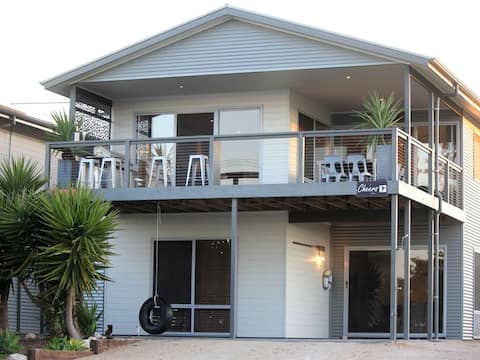 'Cheers Beach House' Point Turton *****