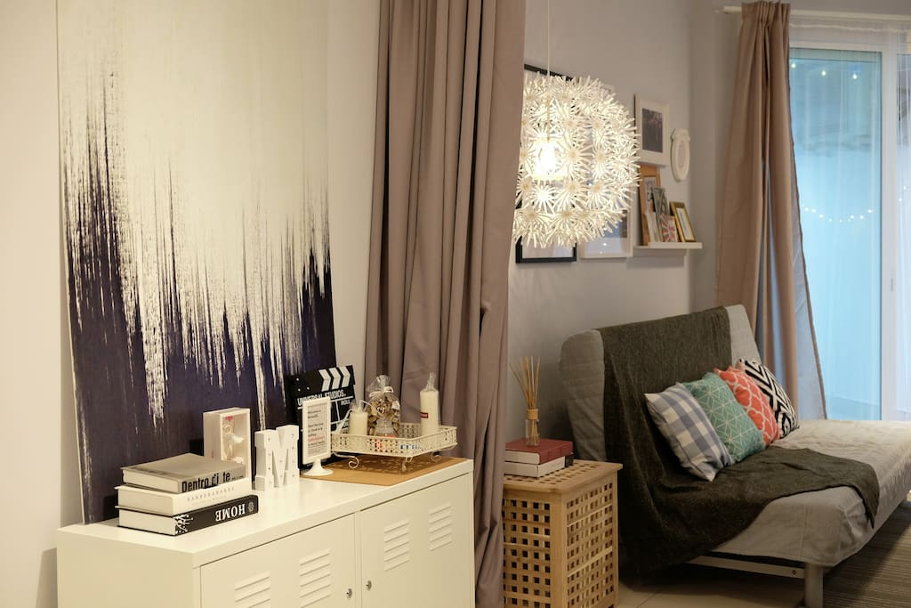 Relax in our seafront apartment and have a good holiday with cooling AC and fast Internet access.