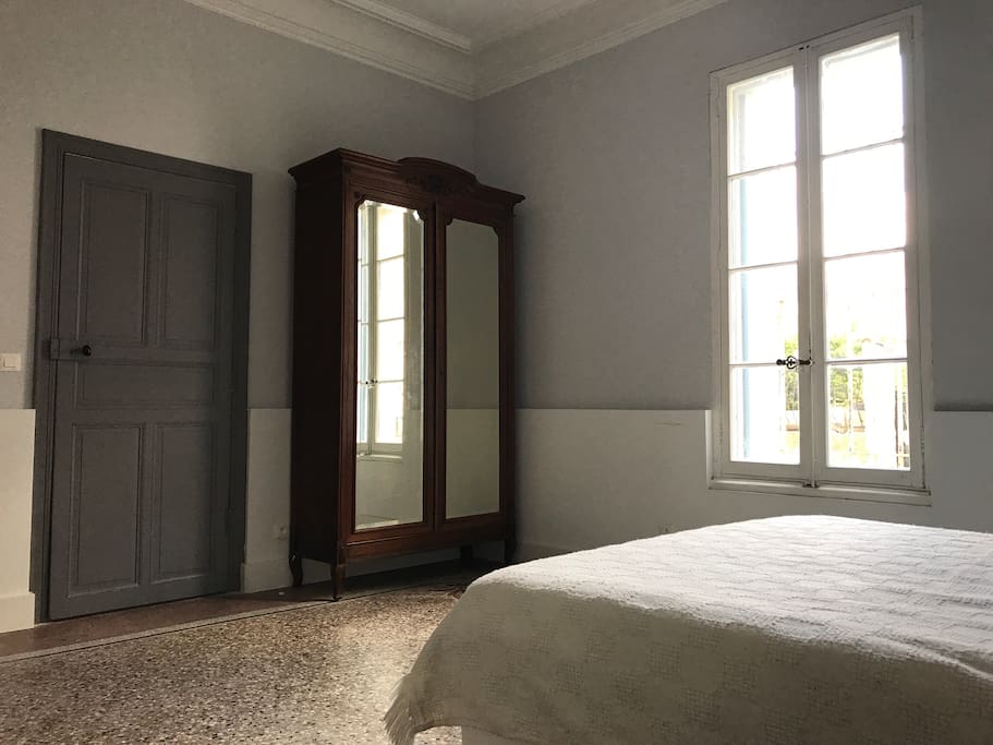 La chambre bibliothèque - the library bedroom