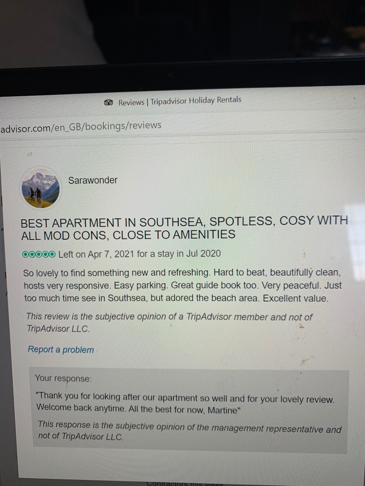 A digital review interface displays feedback about a clean and cozy apartment in Southsea. The screen highlights praise for cleanliness, accessibility, and convenient parking, indicating a welcoming atmosphere for guests. The design features user-friendly navigation and a presentation of host responses for enhanced communication.