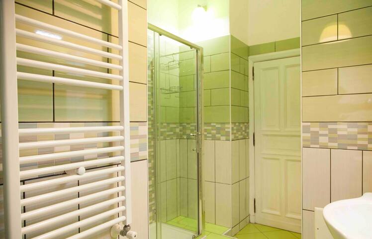 Maman suite, city center. gallery image 5