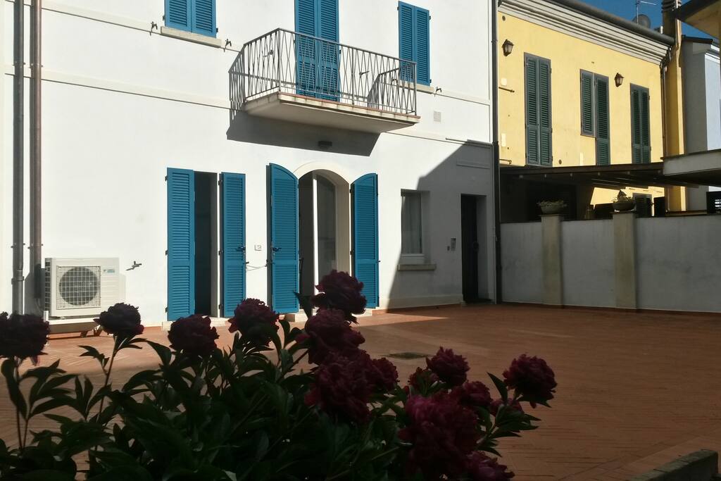 vista della casa dal suo cortile interno