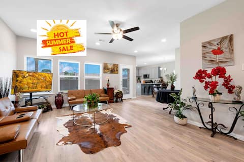 Modern | Dallas | Arcade | Sleeps 8 | PetFriendly