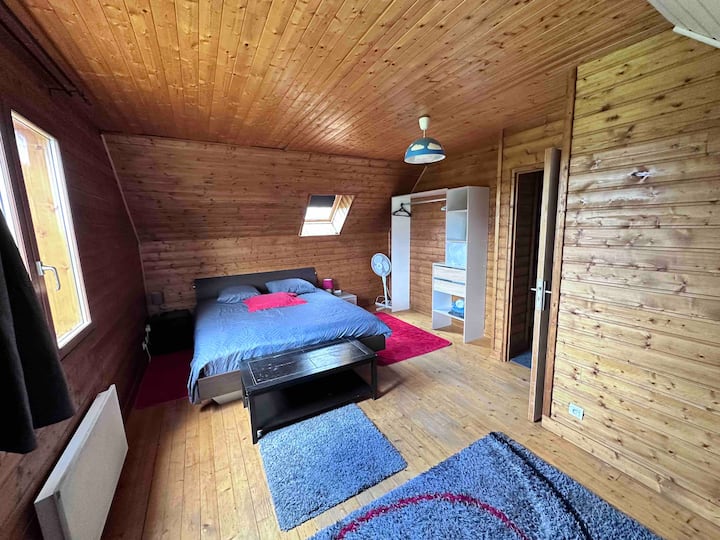 ห้องพักกว้างขวางมากขนาด 25 ตร.ม.
พร้อมเตียงคิงไซส์ขนาด 180x200 ห้องแต่งตัวและวิวสวยๆ
เหนือ Sancy 