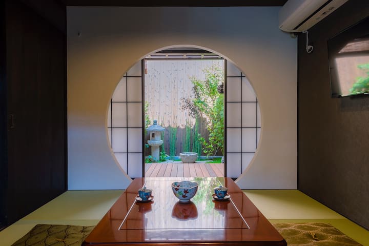 (Near Gion)Machiya inside a temple, stay with Zen.