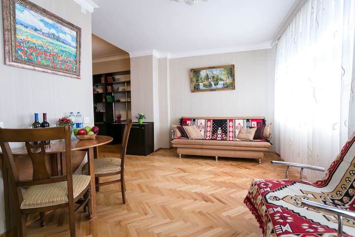 Gorgeous Azneft Apartment with Formula 1 view