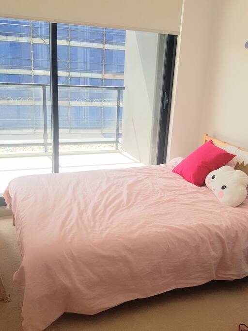 Queen bed room