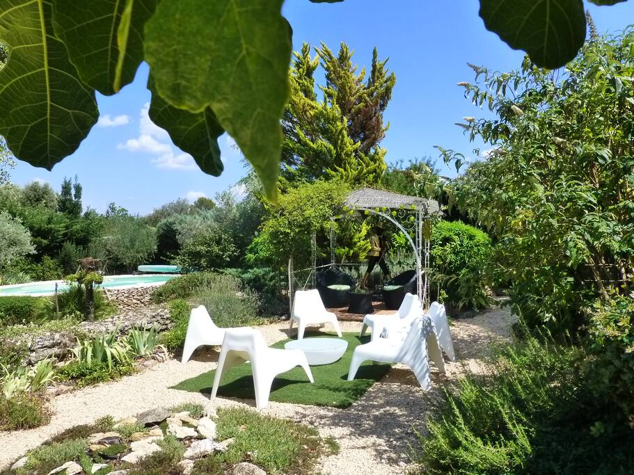 Salon de jardin sur une restanque