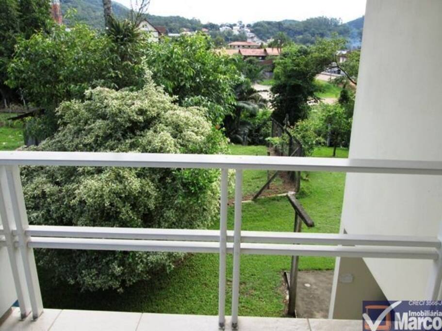 sacada nos quartos no piso superior