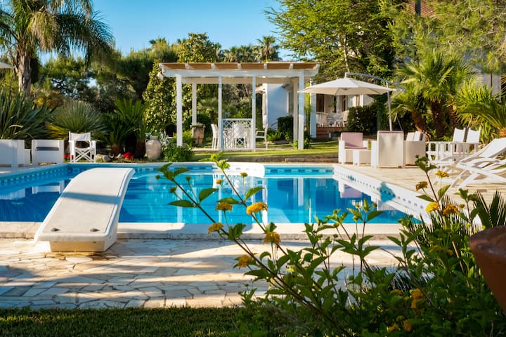 VILLA WITH POOL ARADEO 10 KM FROM GALLIPOLI