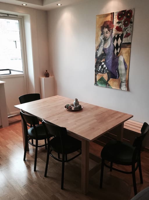 Dining room table that can easily seat six people