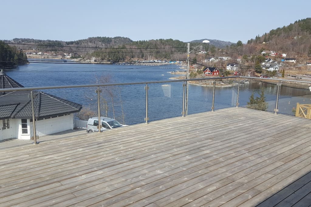 Veranda med utsikt mot olavsberget