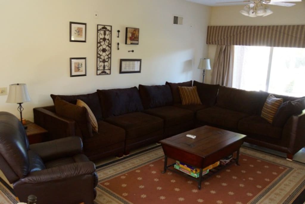 Spacious living room & large sectional