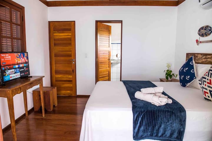 סוויטה 1 קומה, עם מיטות קווין נוחות וסדין 200 - סיר 
טלוויזיה עם טלוויזיה אש ( SMART) עם ALEXA Control, מיזוג אוויר ומאוורר תקרה