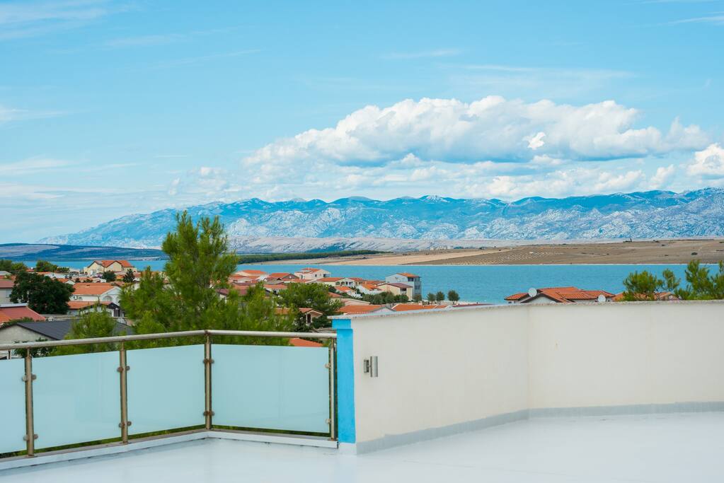 Common sun deck balcony