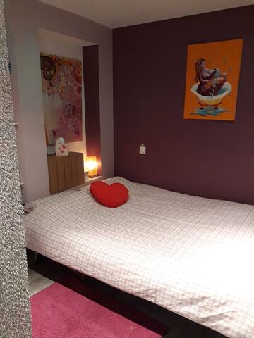 Cosi room and small lounge.