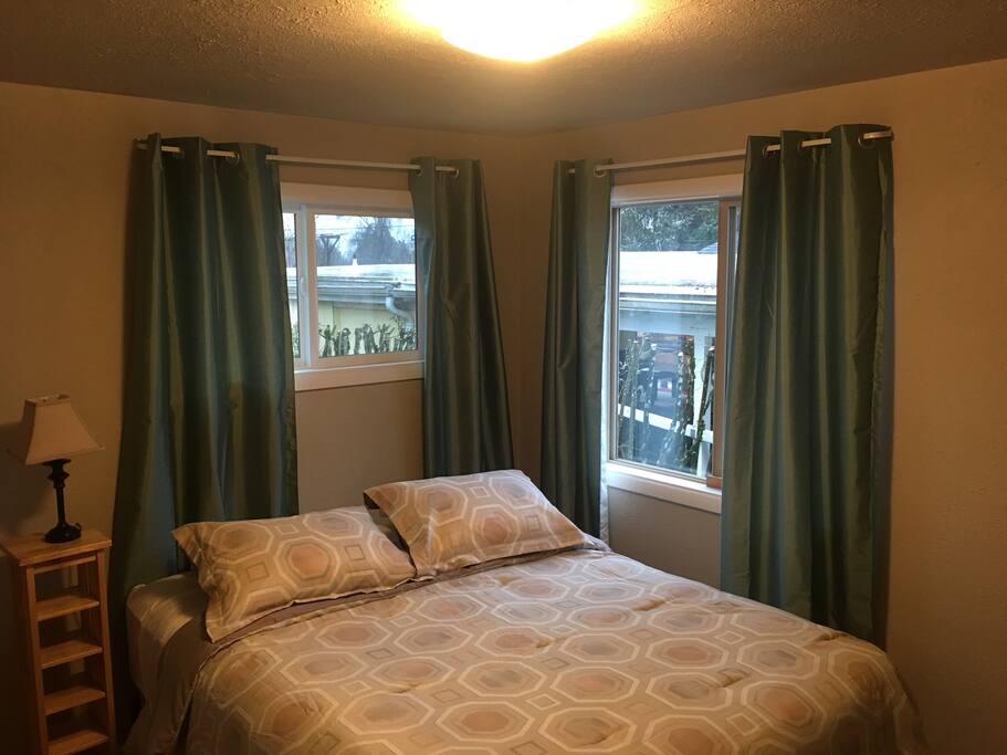 Queen bed with western light