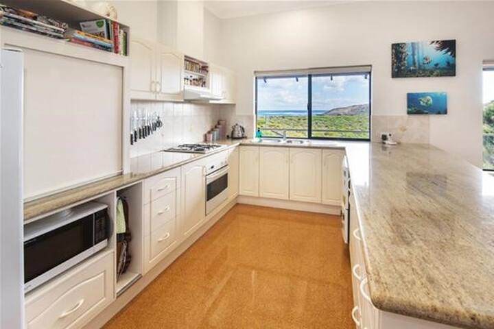 Illawong House Surfers Point Margaret River gallery image 4