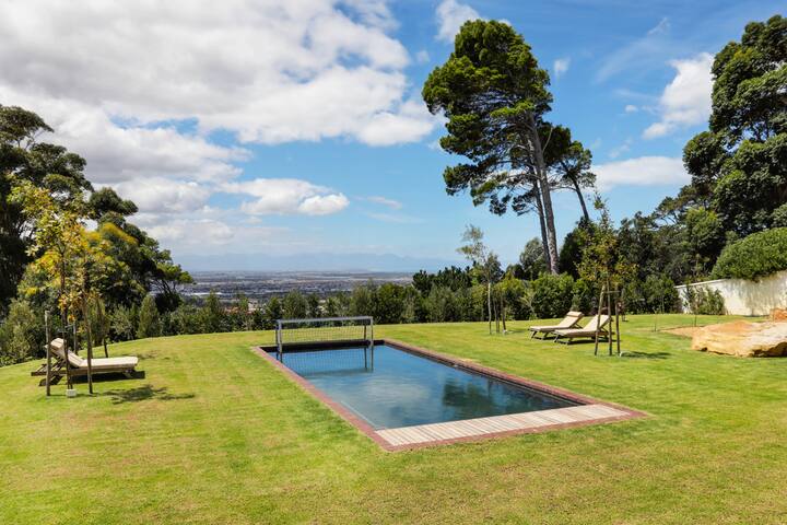 Stunning 3-Bedroom Home with Breathtaking Views gallery image 3