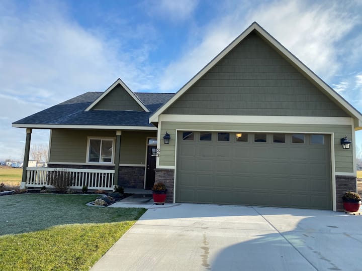 Potholes Home on the Legacy Golf Course Houses for Rent in Othello, Washington, United States