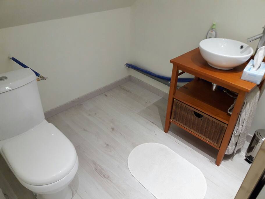 Toilettes à l'étage