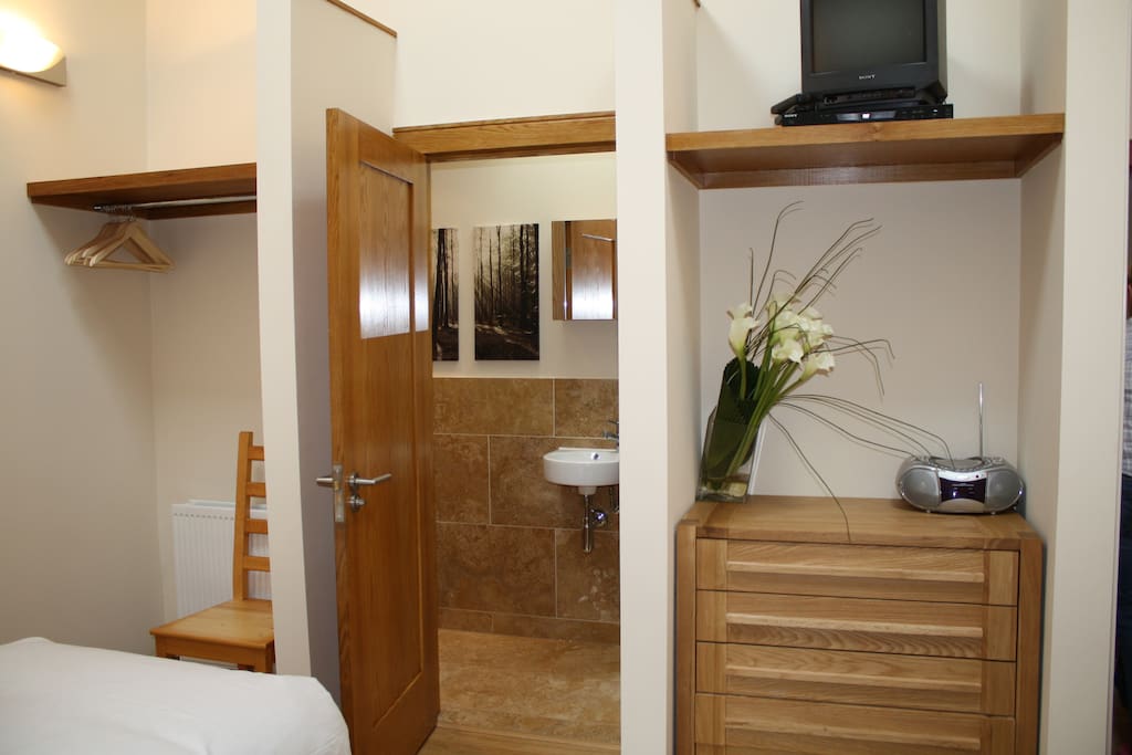 Bedrooms have en-suite shower and WC