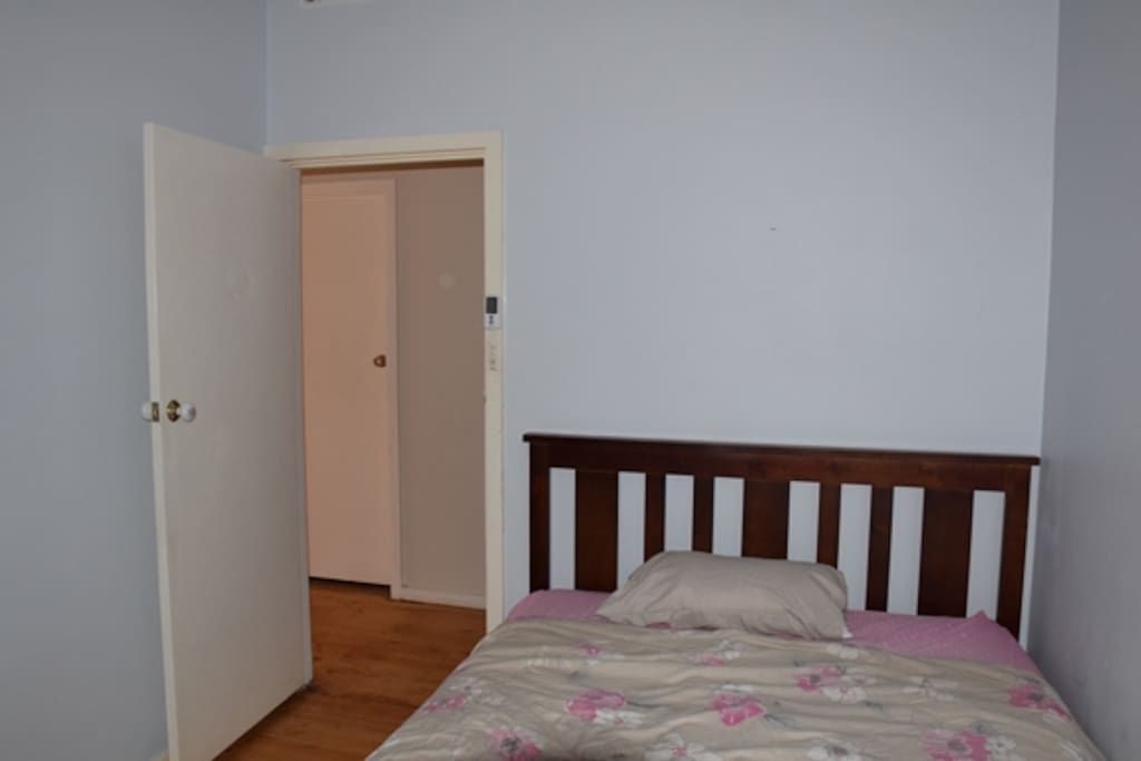 Bed Room- Queen Bed