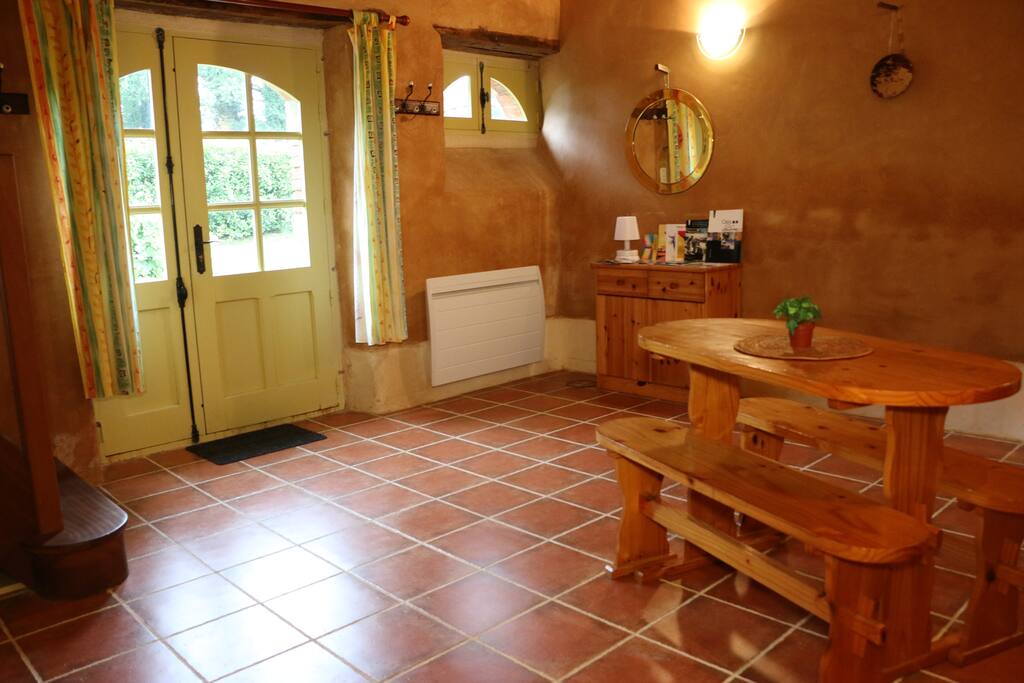 RDC : Entrée studio - Salon/cuisine